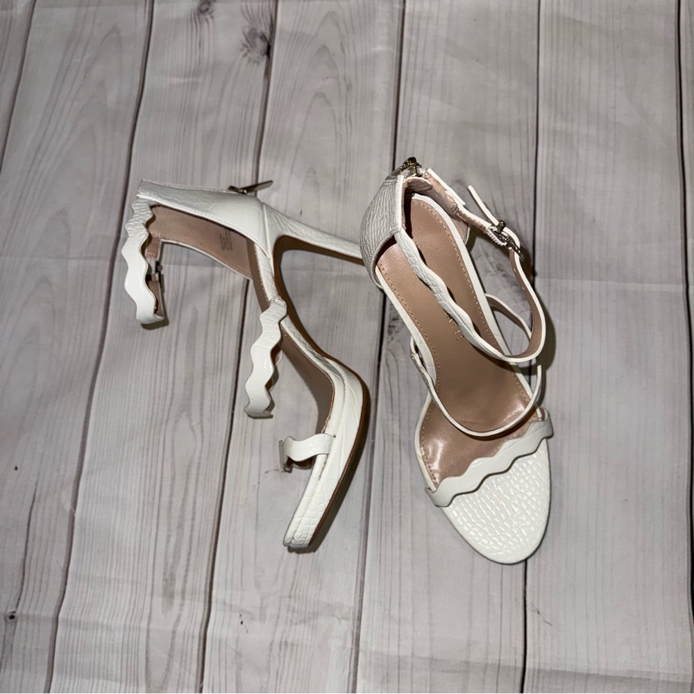 Kelly & Katie White Heels - Women's Size 7M - Picture 8 of 8